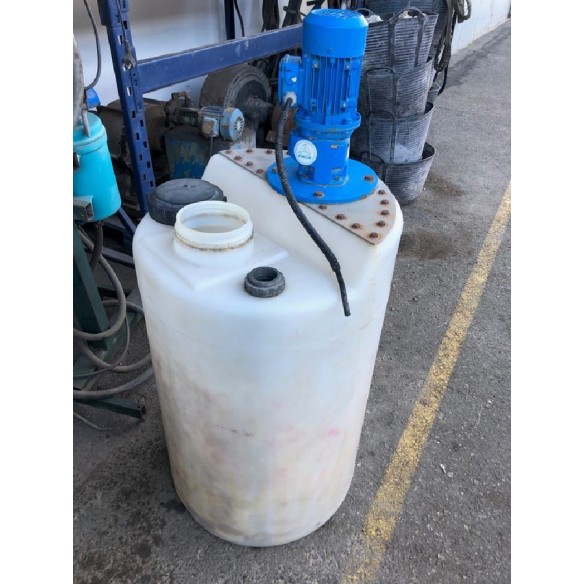 Plastic tank