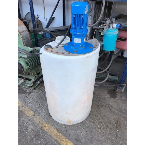 Plastic tank