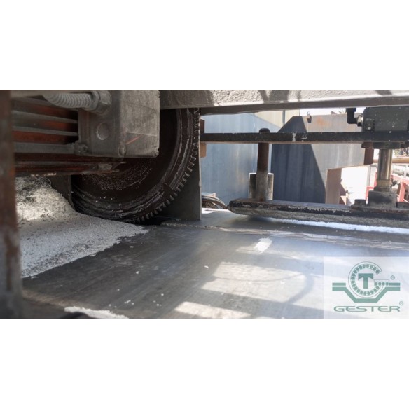 Profile cutting saw