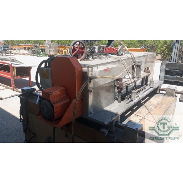 Profile cutting saw