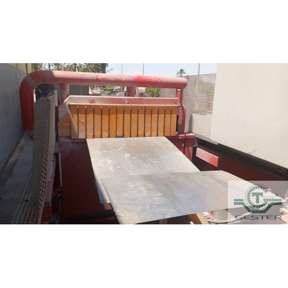 Profile cutting saw