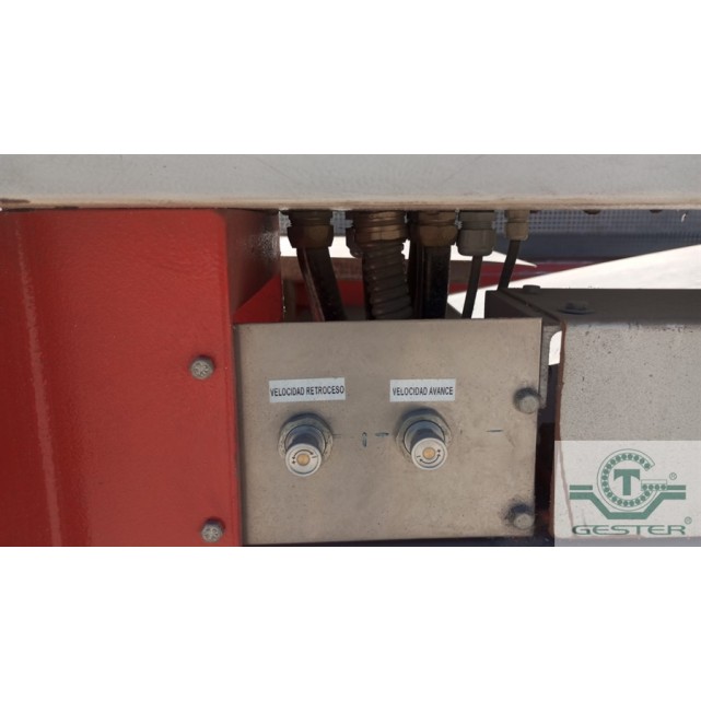 Profile cutting saw