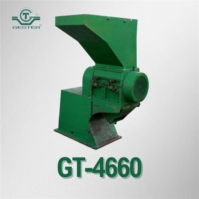 Grinder with blades