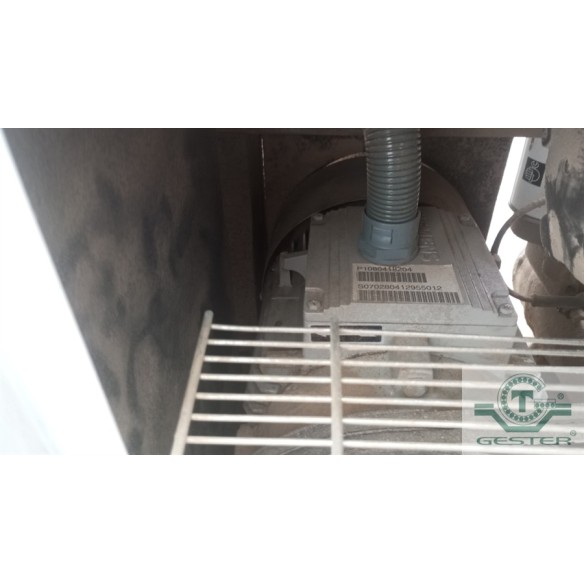 Screw air compressor