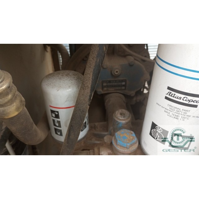 Screw air compressor
