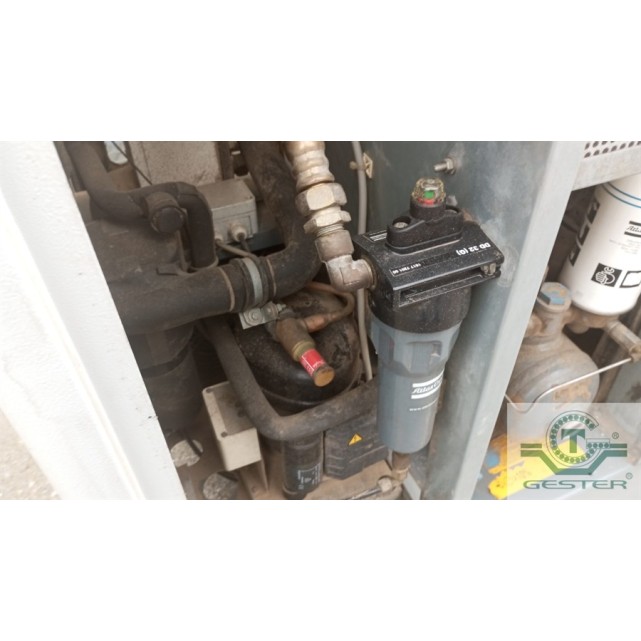 Screw air compressor