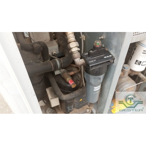 Screw air compressor