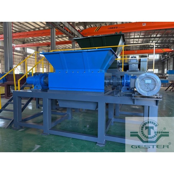 Double shaft plastic shredder
