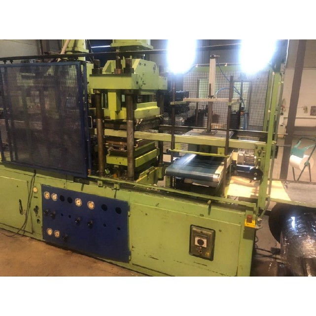 Thermoforming machine