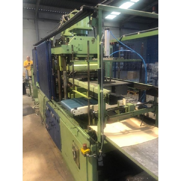 Thermoforming machine