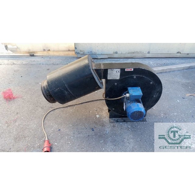 Centrifugal solid conveying extractor