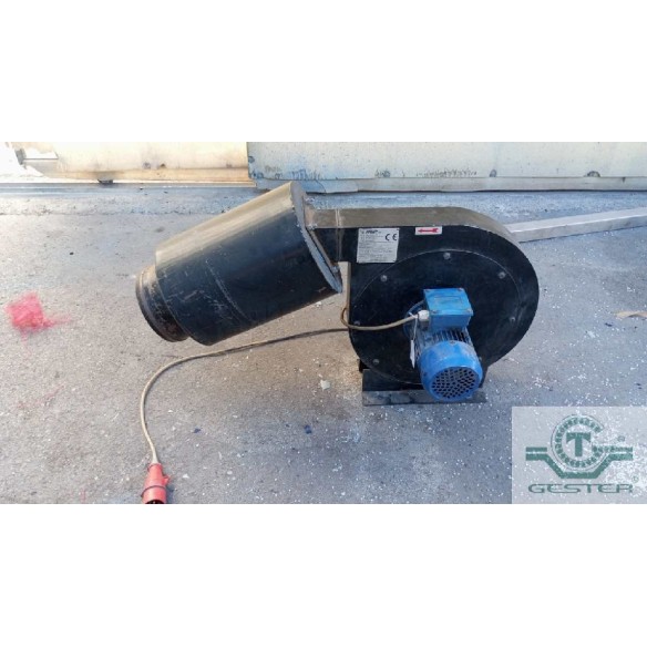 Centrifugal solid conveying extractor