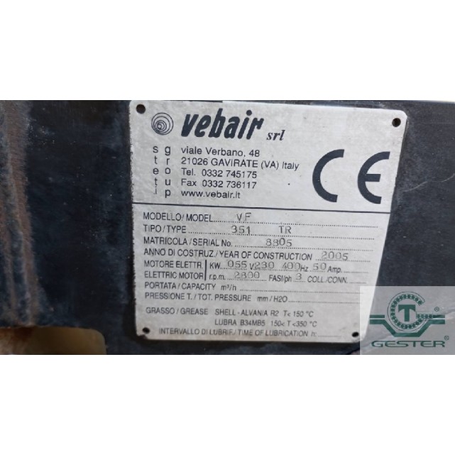 Centrifugal solid conveying extractor